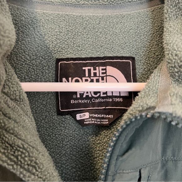 The North Face Women’s 2 tone green jacket - Picture 2 of 5